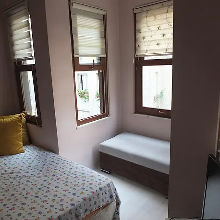 Kadikoy Wish Apart
